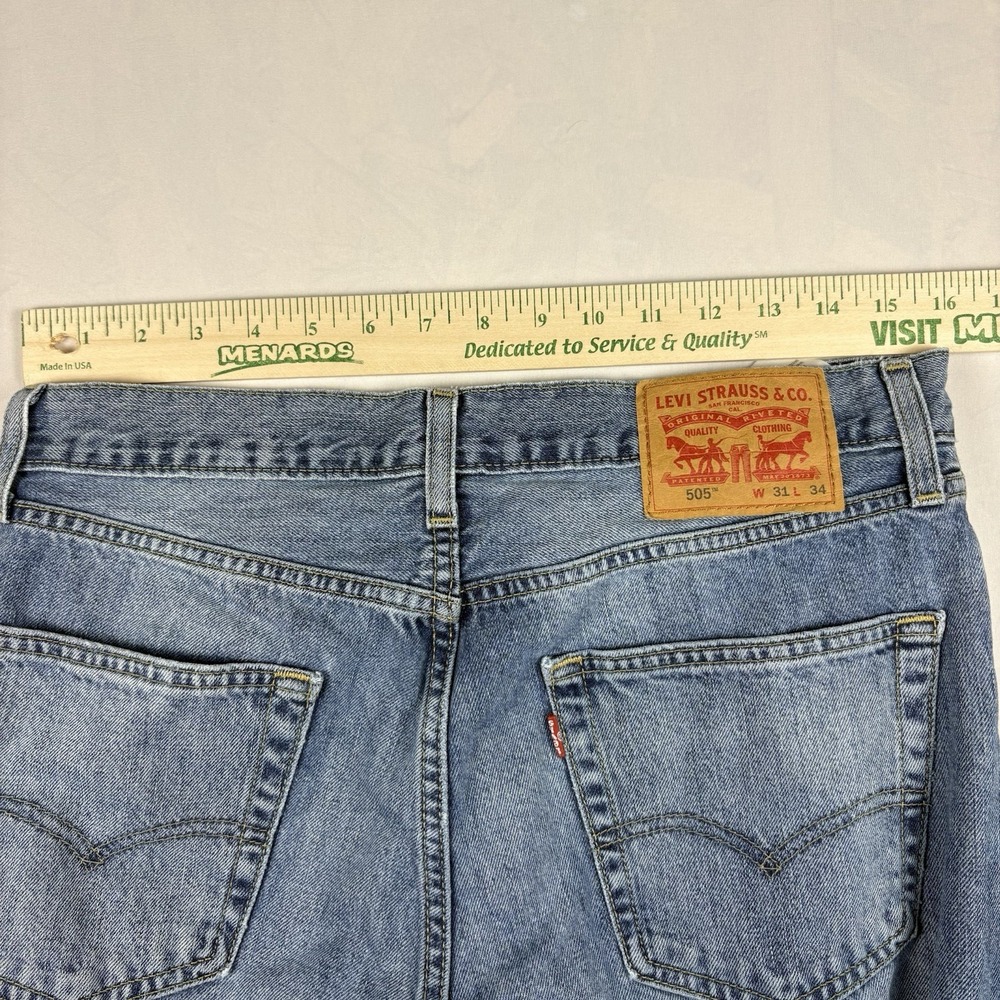 Levis 505 Regular Fit Straight Jeans Mens 31x34 Light Wash Denim Red Tab - Picture 3 of 4